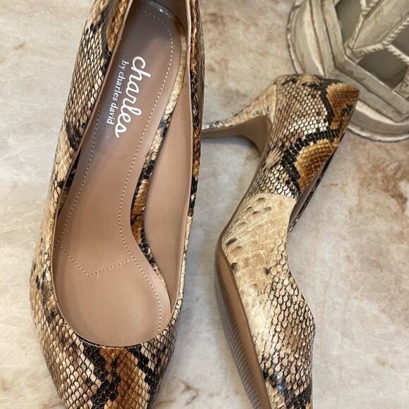Charles by Charles David beige snake print pumps Sz 8 - Picture 4 of 10